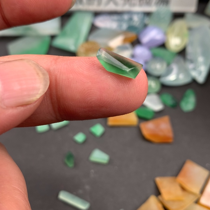 定制翡翠未镶嵌材料定制