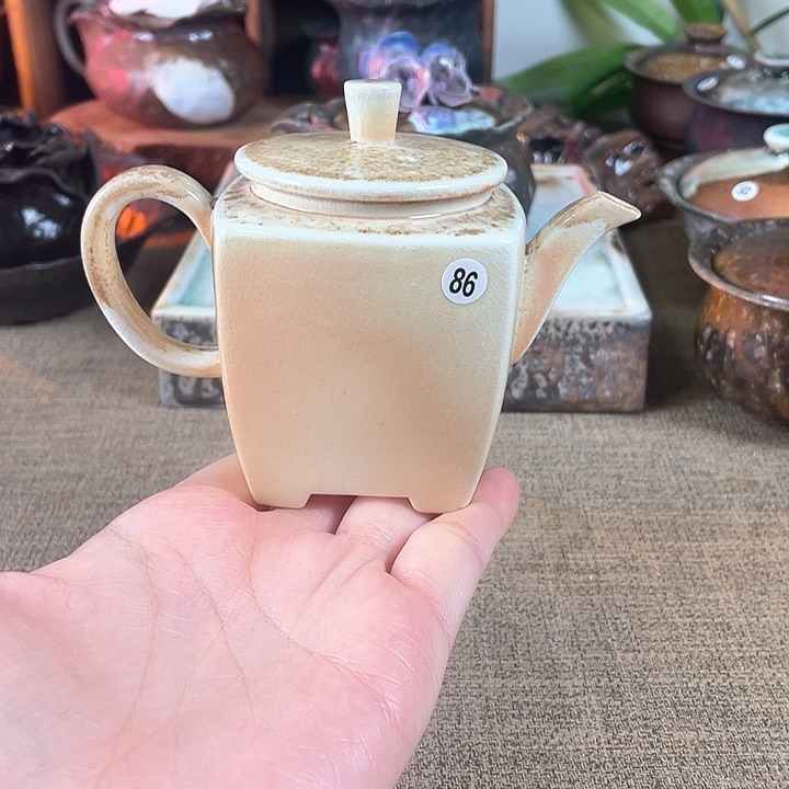 瓷片壶。 中白。  86号。福利