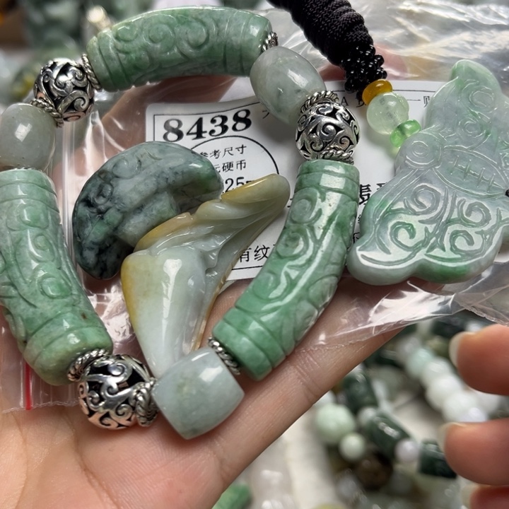 小***y翡翠未镶嵌颈饰8438