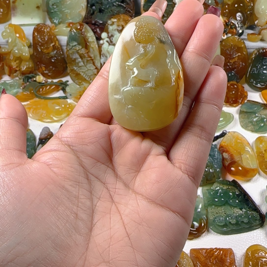 蛇纹石玉颈饰未镶嵌