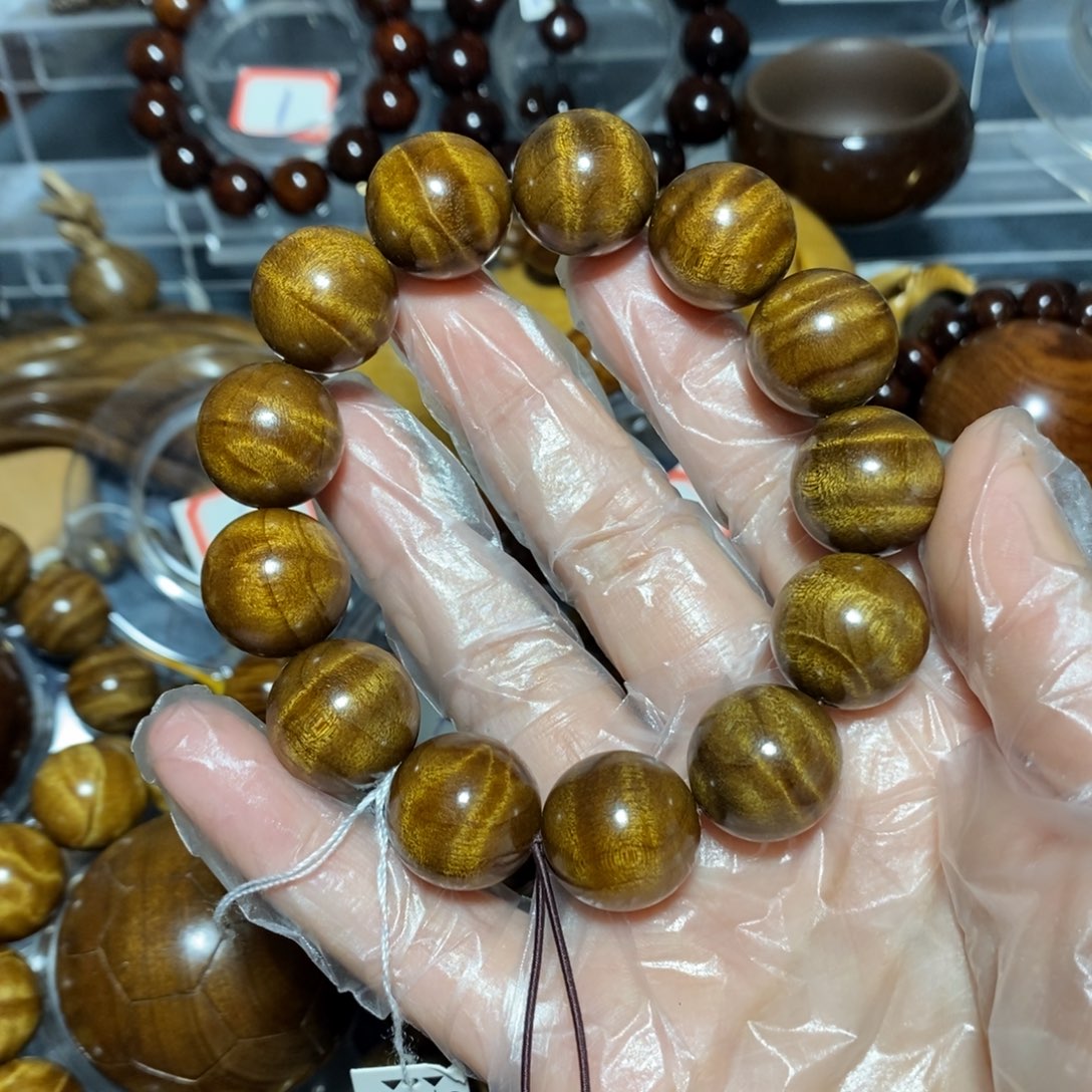 金丝楠重***豆木雕工艺品