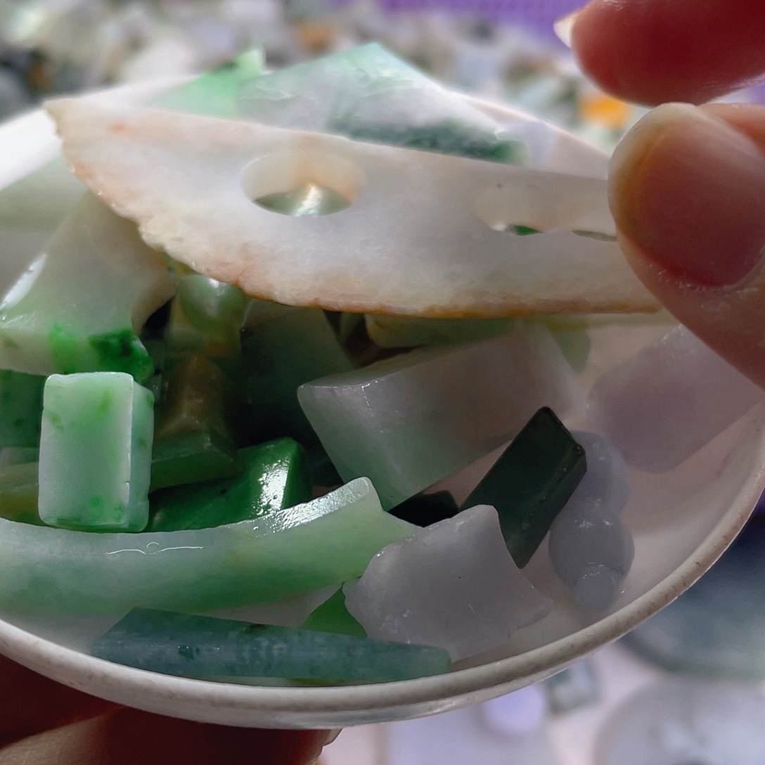 颈饰未镶嵌翡翠罗****教