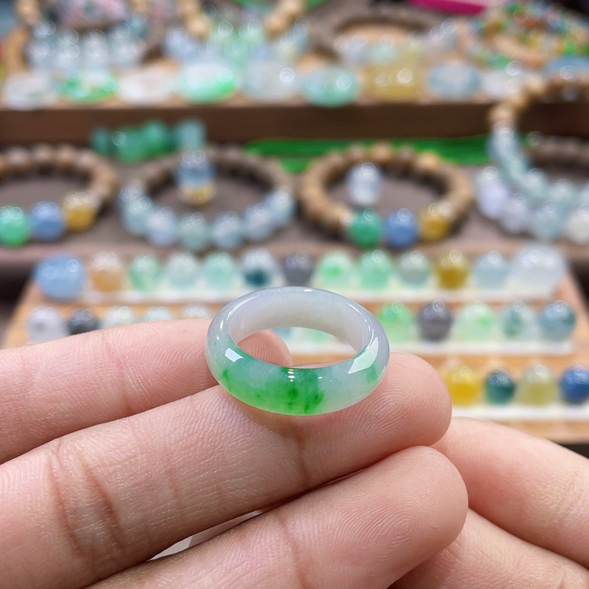 【闪购商品】翡翠颈饰未镶嵌阳绿