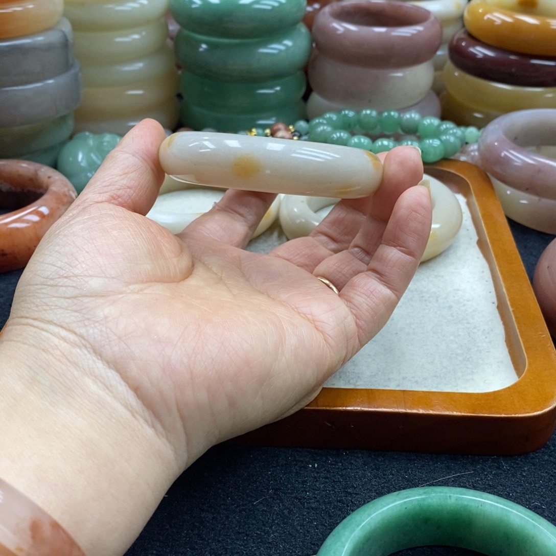 墨***风石英质玉未镶嵌手镯