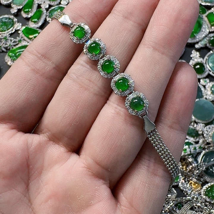 翡翠颈饰未镶嵌天然A货翡翠放漏