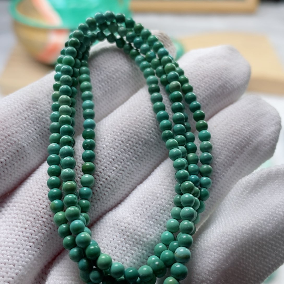 绿松石颈饰未镶嵌