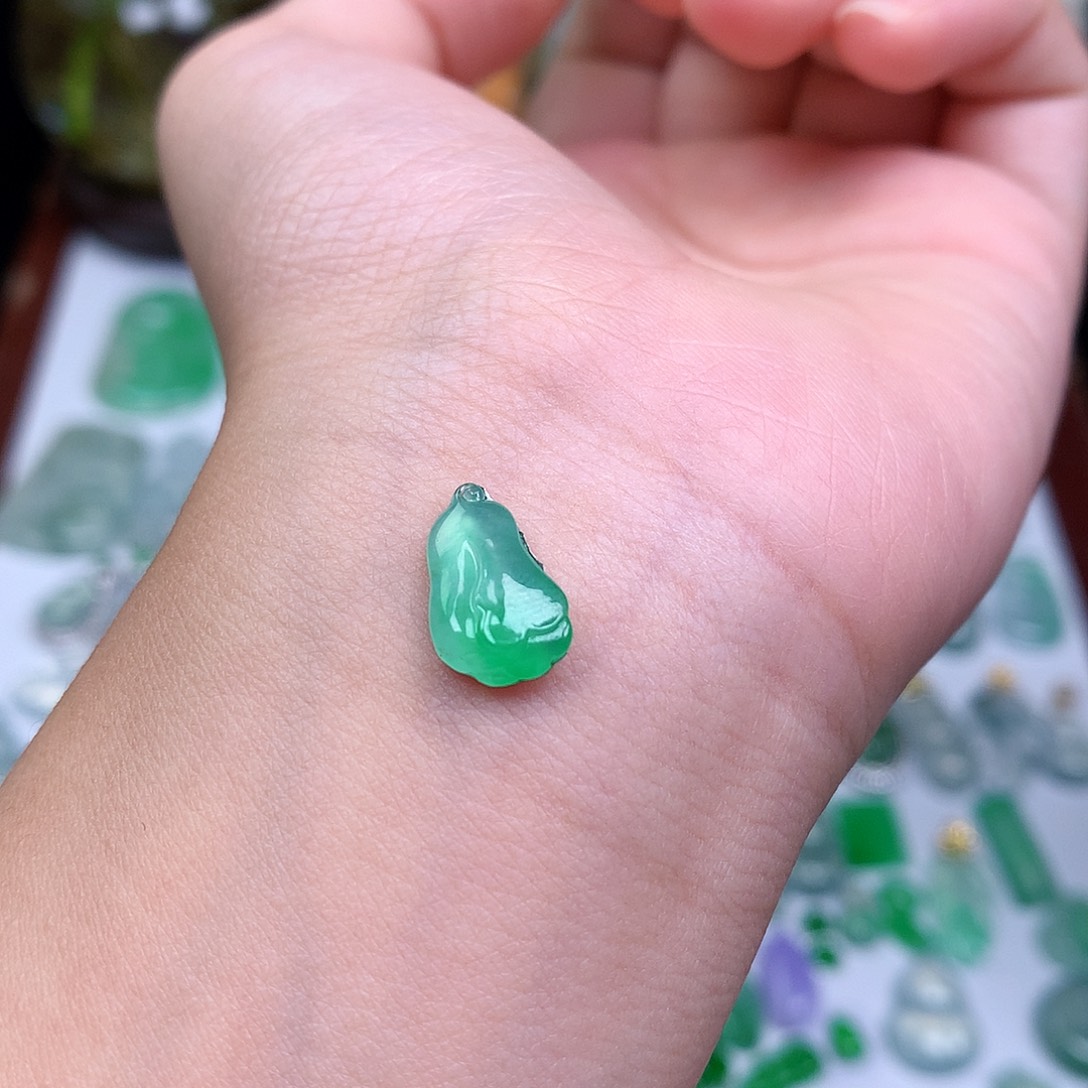 翡翠裸石缅甸天然A货翡翠阳绿白菜