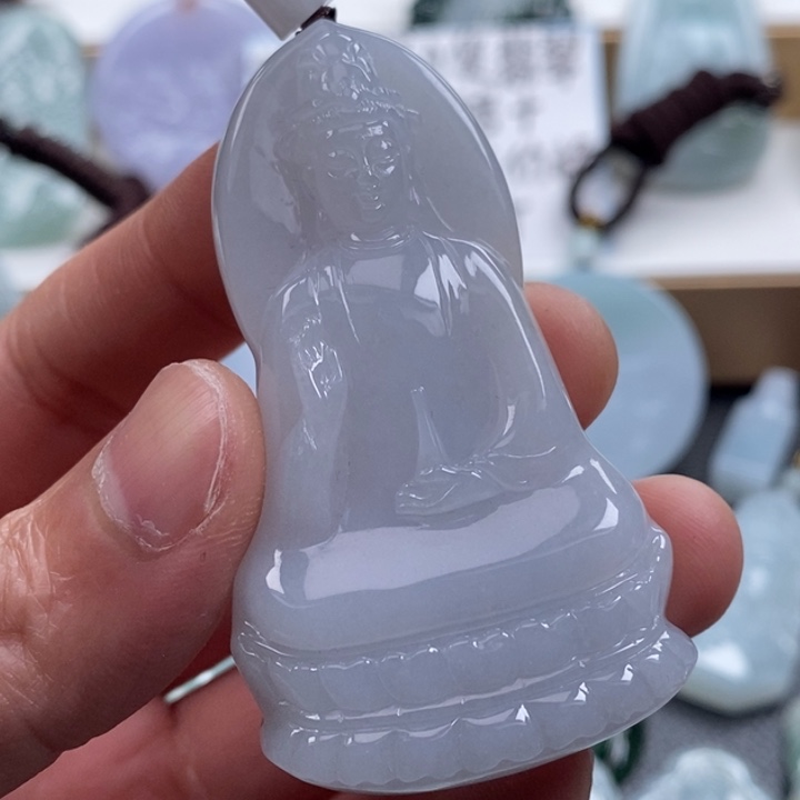 翡翠颈饰未镶嵌激***年翡翠