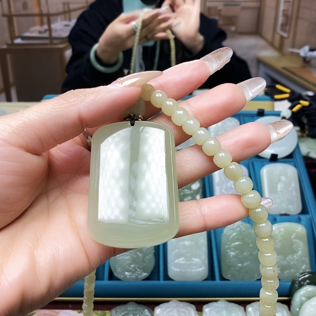 和田玉颈饰未镶嵌思*月