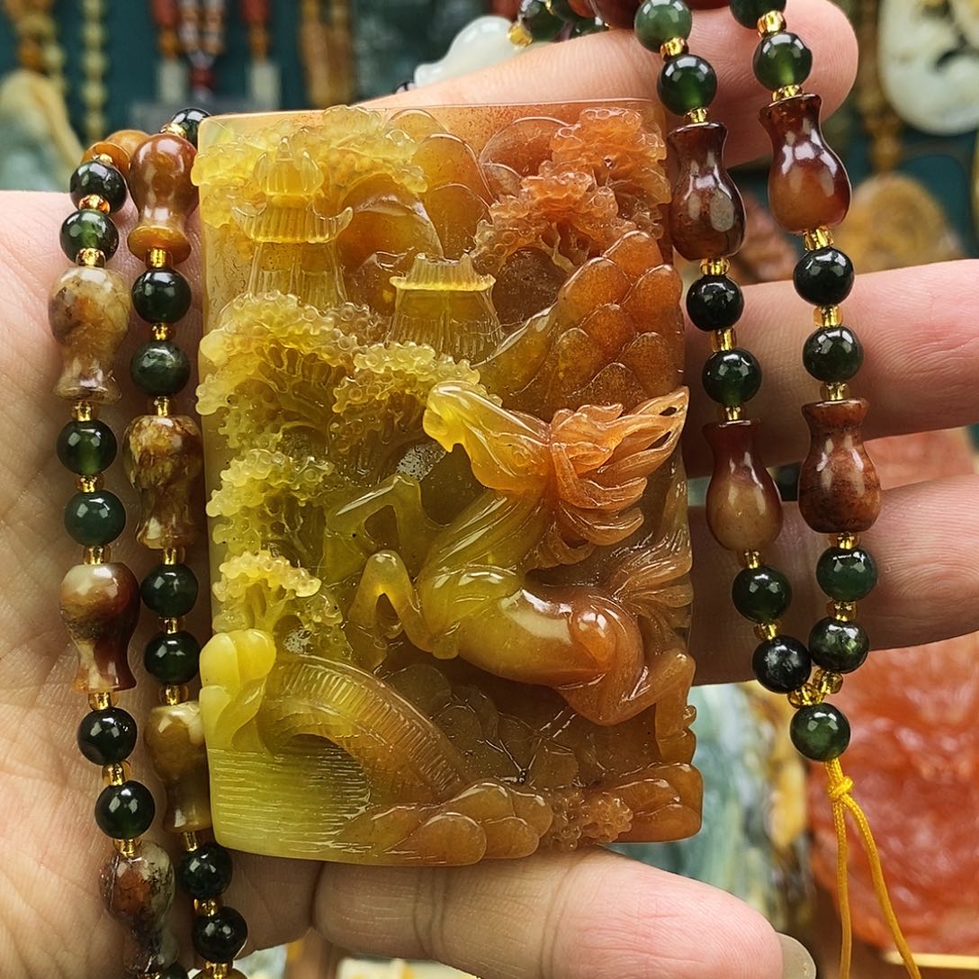 淡***利蛇纹石玉未镶嵌颈饰山水马