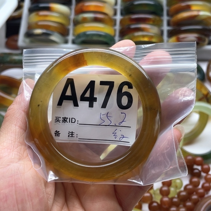 蛇纹石玉未镶嵌手镯幸*嘟