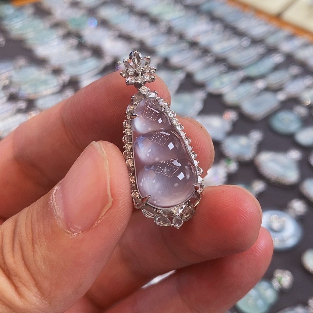 翡翠颈饰18K金镶嵌甜**?