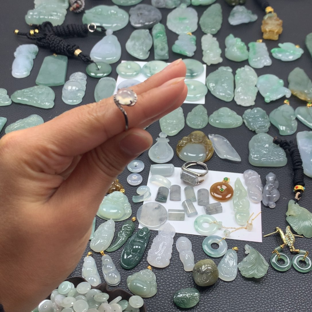 翡翠颈饰未镶嵌戒指