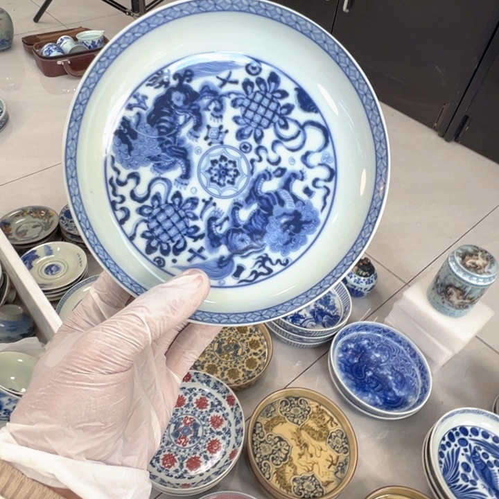 瓷片白青花狮子壶承