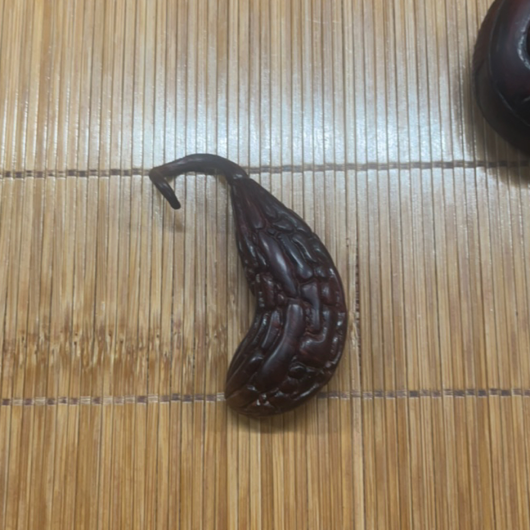 手雕小叶紫檀把件