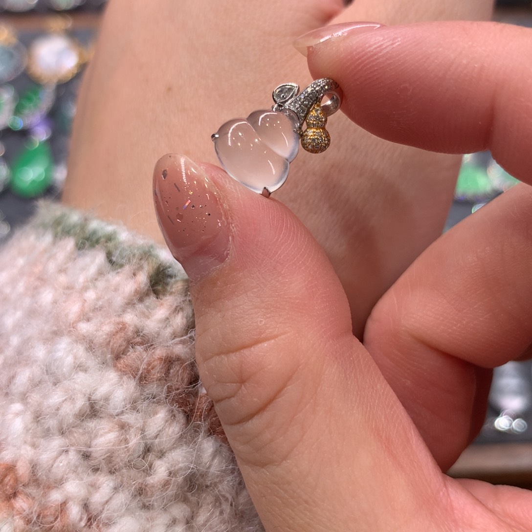 翡翠颈饰18K金镶嵌吊坠