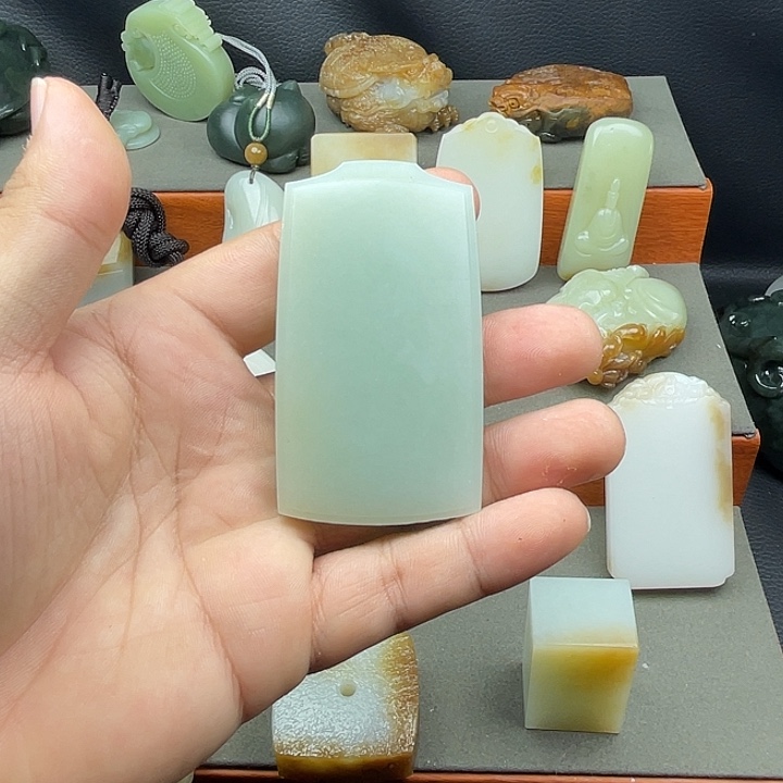 和田玉（青白玉）未镶嵌颈饰