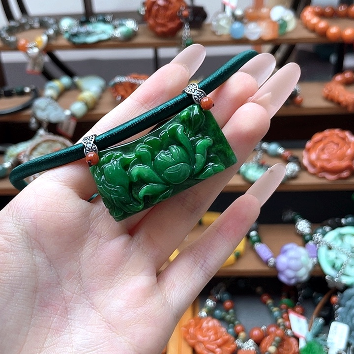 颈饰未镶嵌翡翠饰品