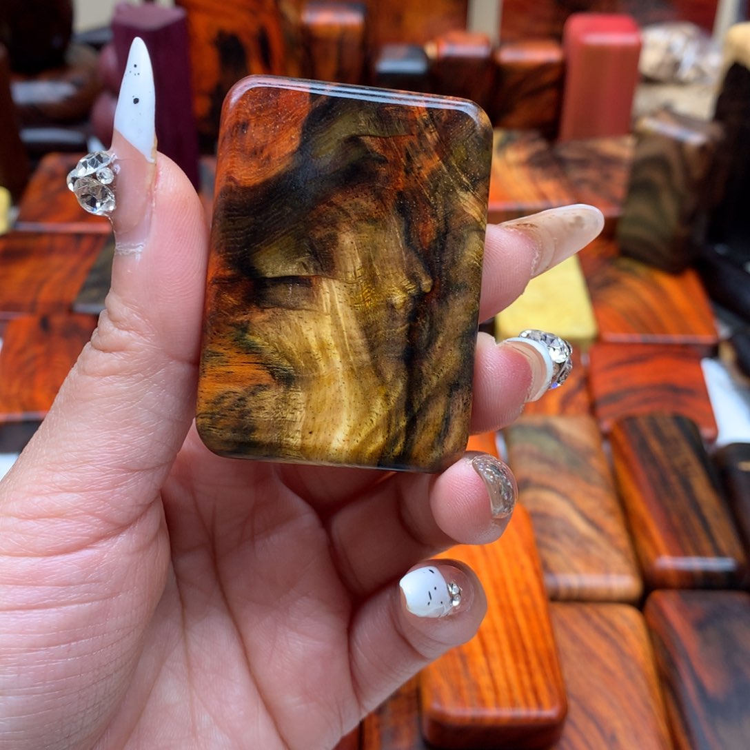 交趾黄檀（大红酸枝）卡**斯