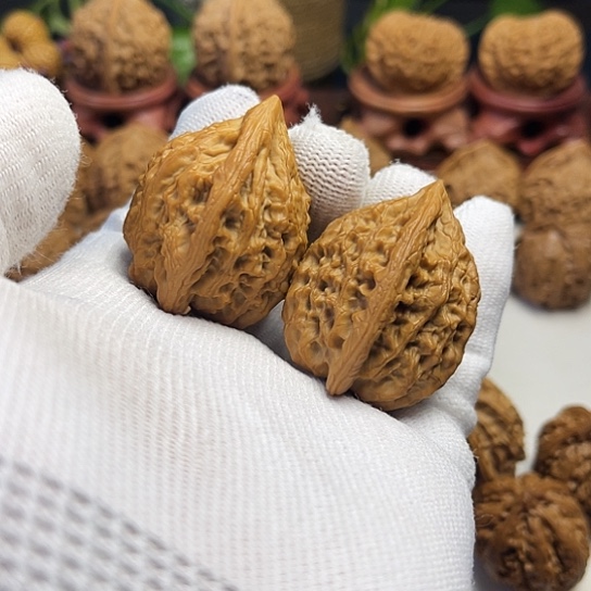 擦***炮核桃鸡心文玩核桃