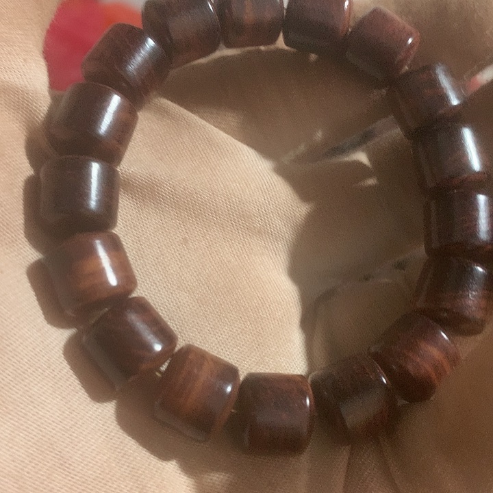 东非黑黄檀（紫光檀）未*红酸支手串
