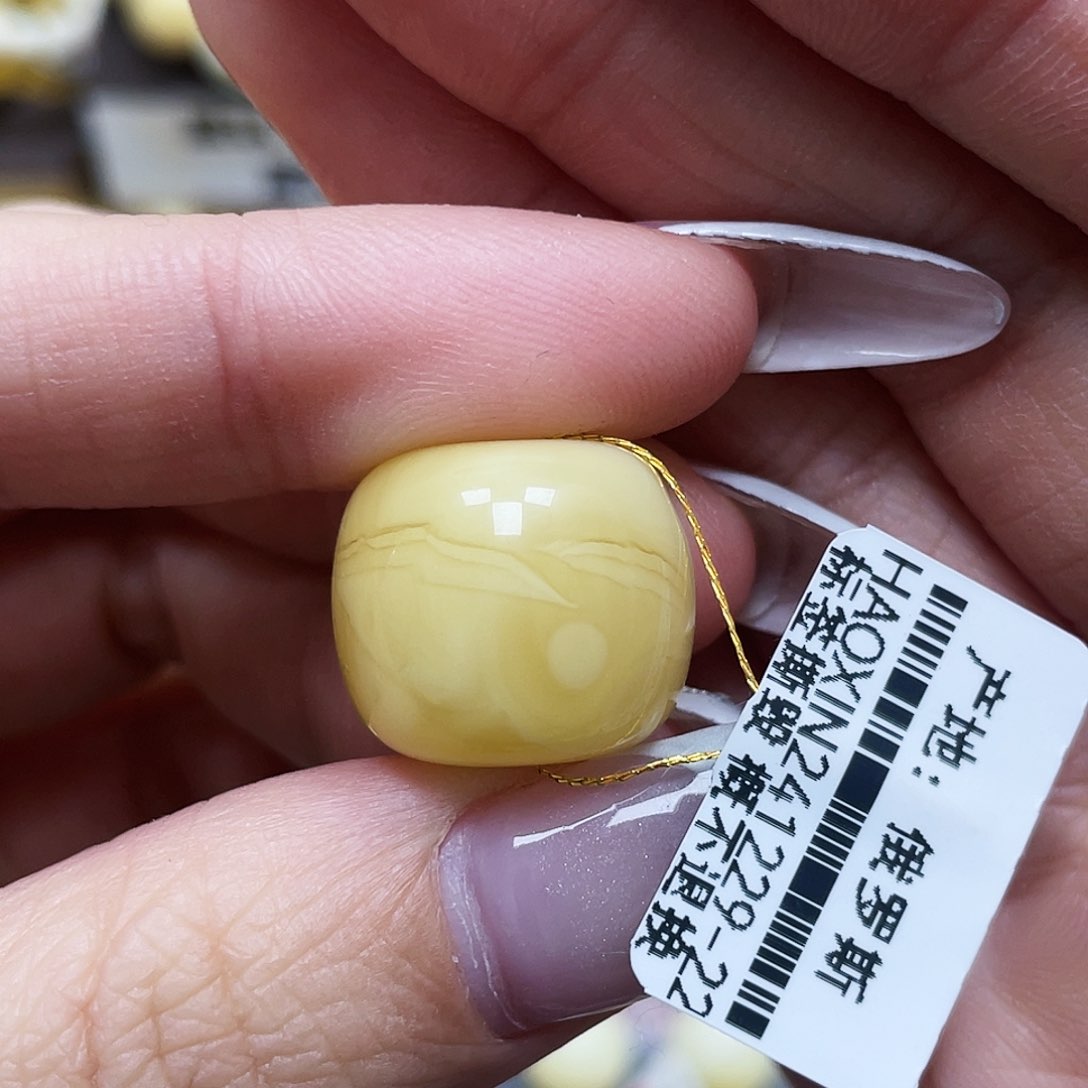 琥珀珠宝奇石未镶嵌18.3*16mm微瑕