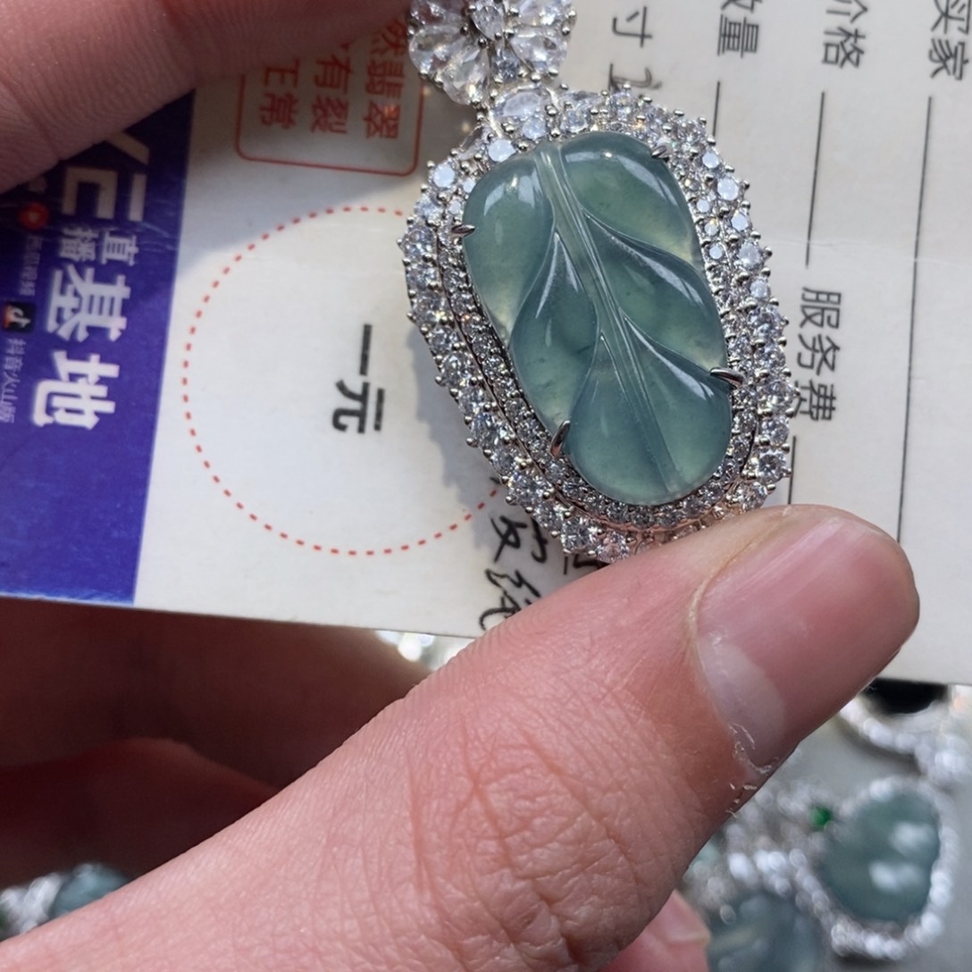 翡翠颈饰未镶嵌翡翠