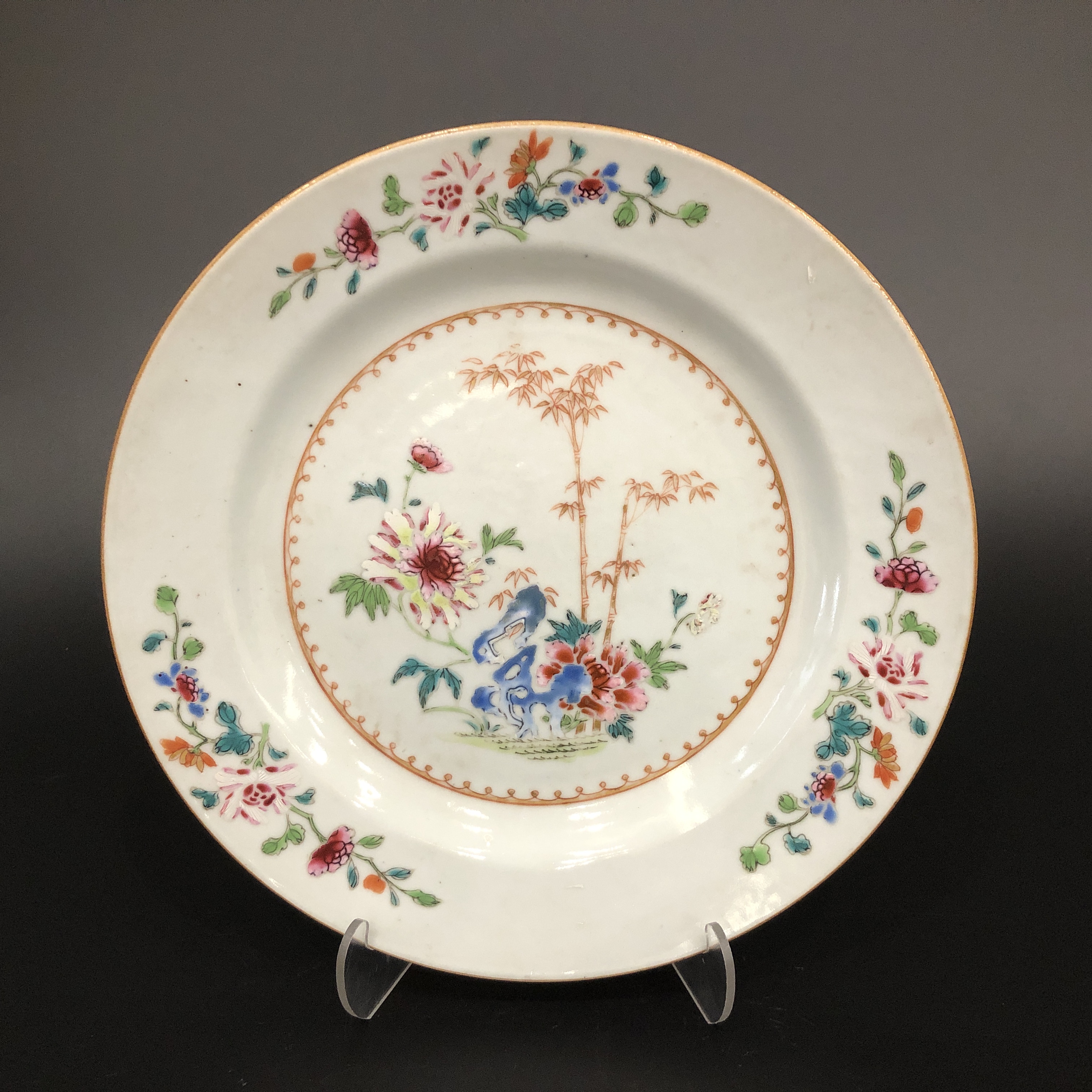 A02929乾隆粉彩洞石花卉竹纹赏盘  直径22.5cm