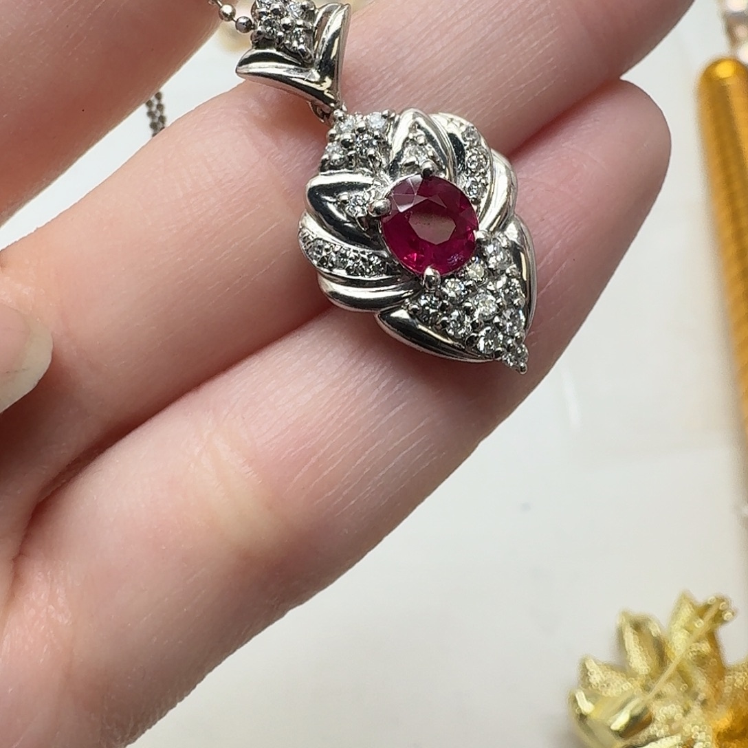 颈饰未镶嵌红宝石