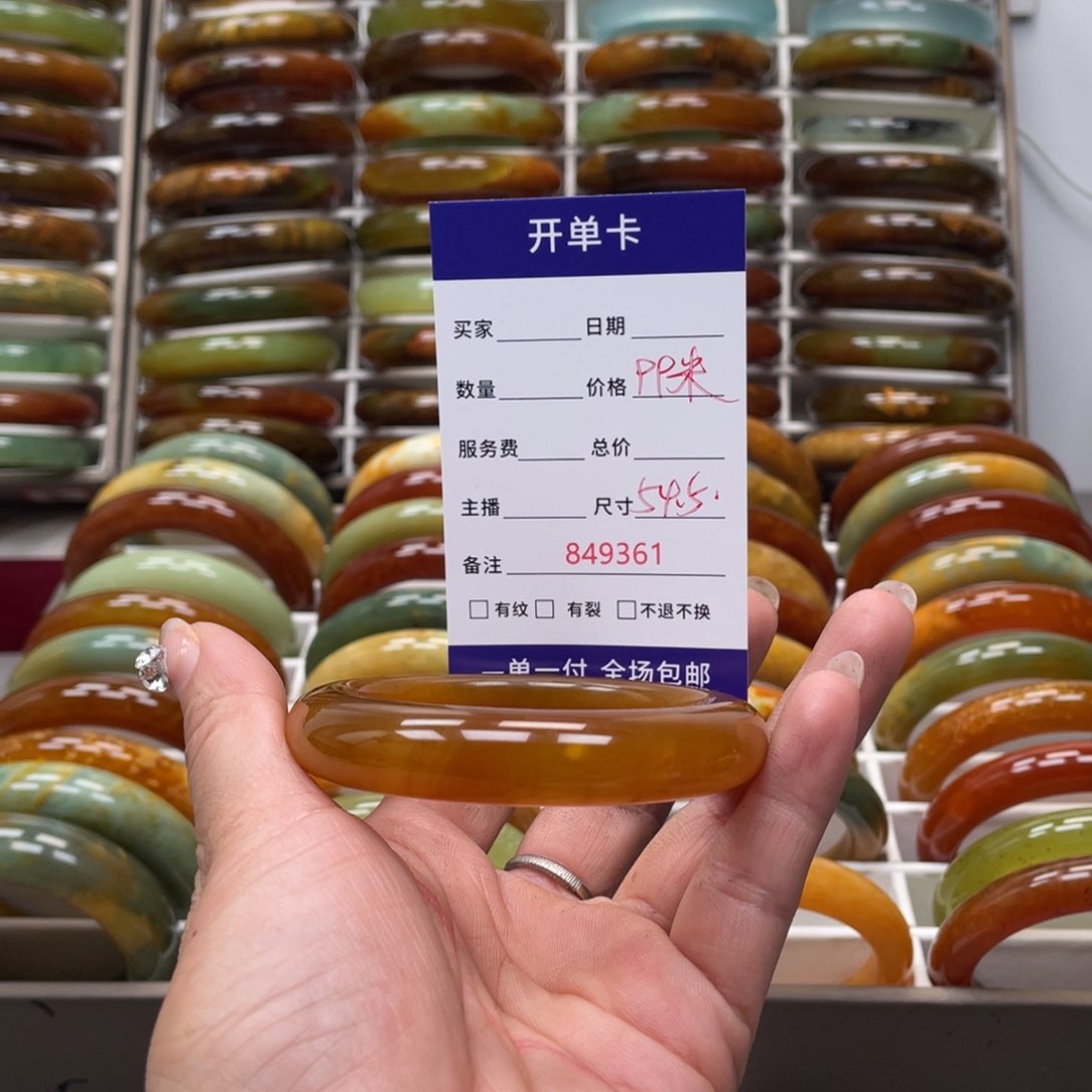 蛇纹石玉手镯未镶嵌梅**儿