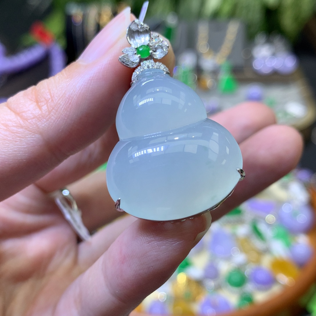 颈饰18K金镶嵌翡翠