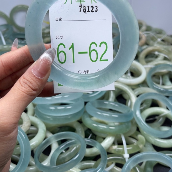 石英质玉未镶嵌手镯
