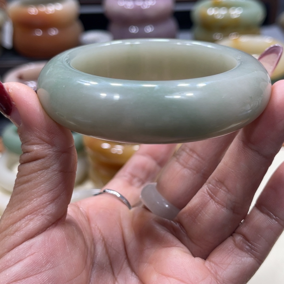 未镶嵌手镯石英岩玉