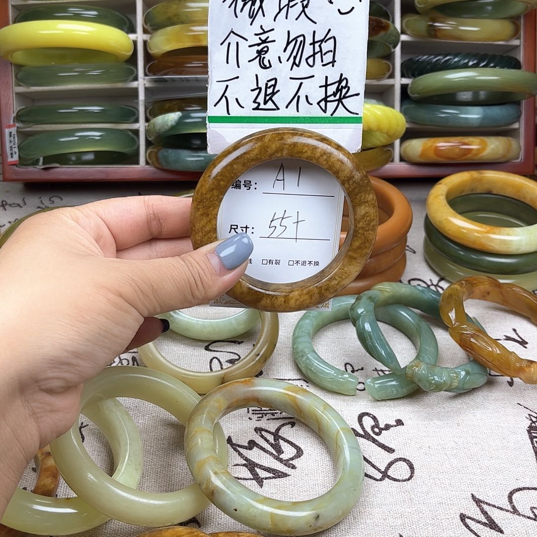 蛇纹石玉手镯未镶嵌