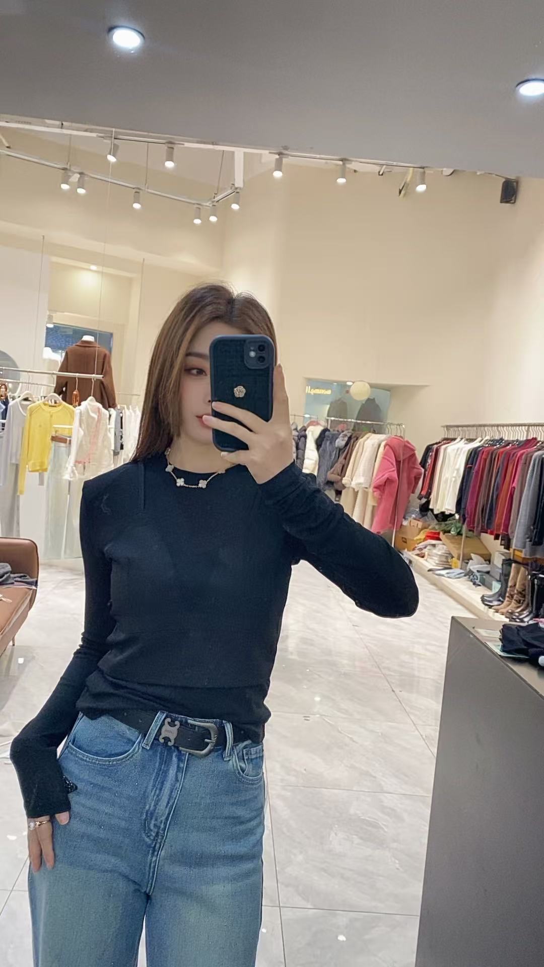 黑色上衣时尚百搭