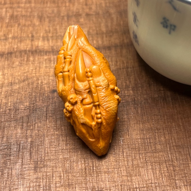 佛手橄榄核雕刻 1.9cm尺寸 单颗挂坠佩戴