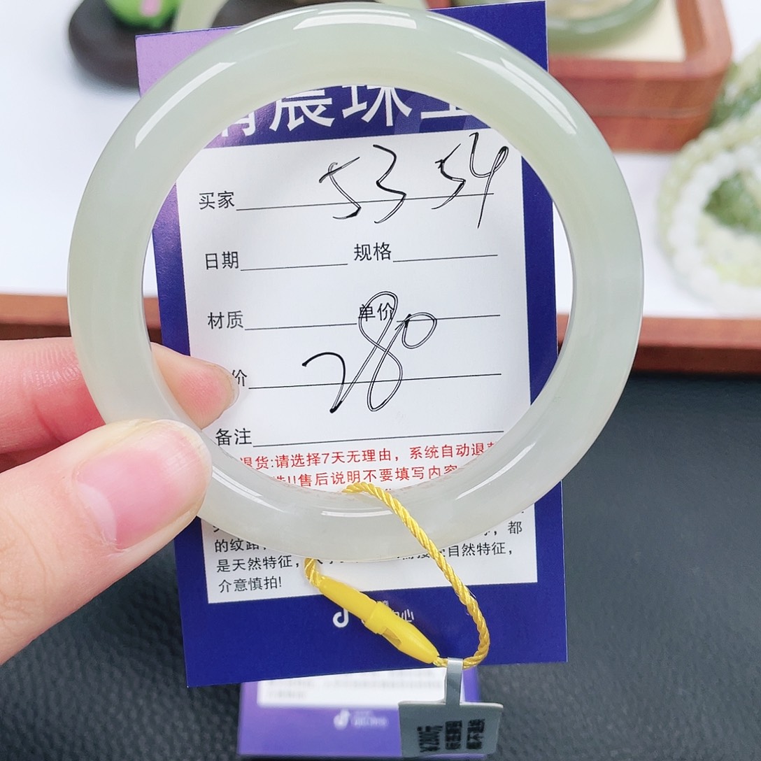 和田玉未镶嵌手镯