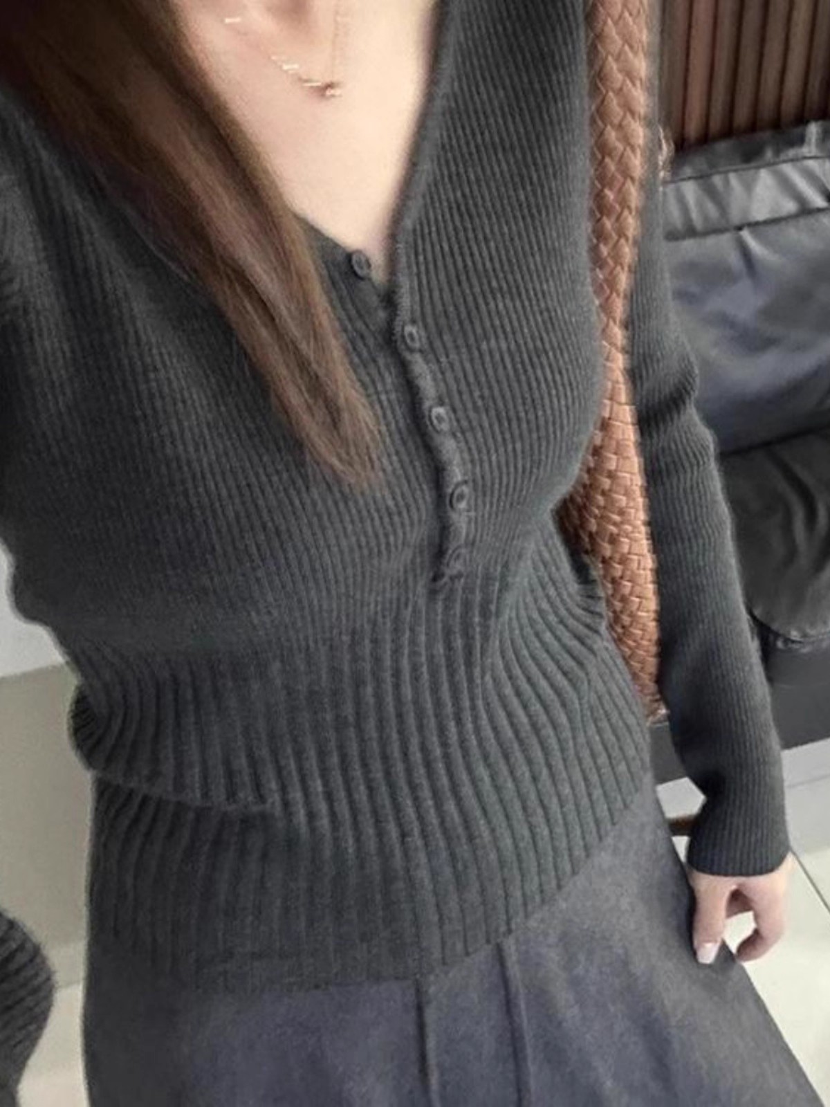 灰色V领打底针织衫女春秋新款洋气内搭毛衣软糯修身收腰独特上衣