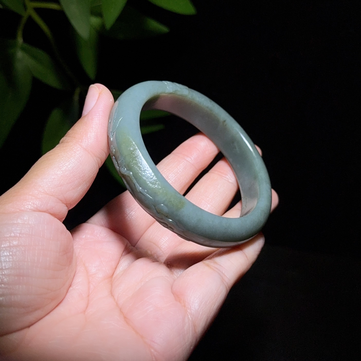 新疆子料沙枣青手镯～56.5圈