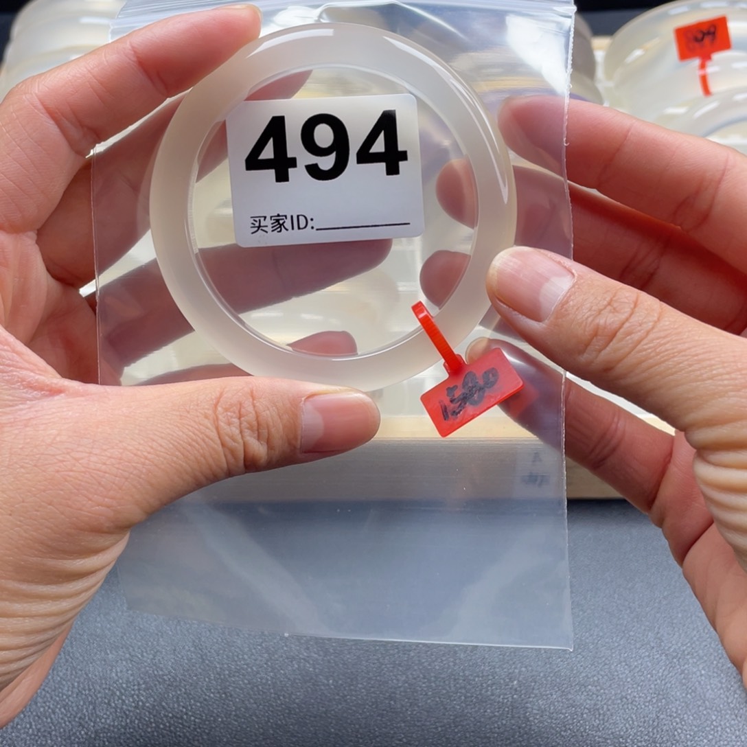 玛瑙/玉髓手镯未镶嵌一***?