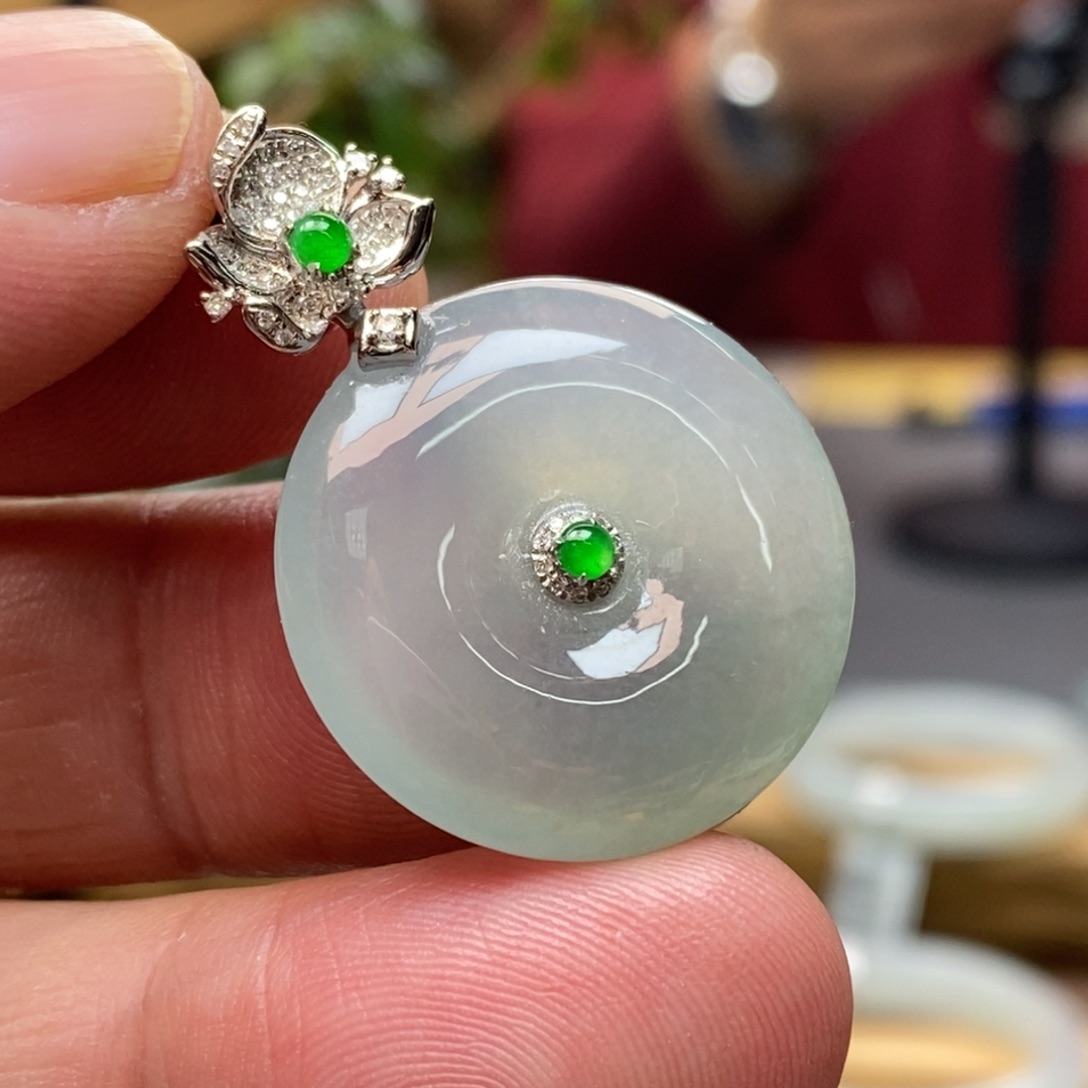 翡翠颈饰18K金镶嵌挂件