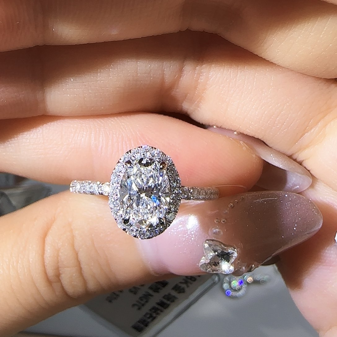 实验室培育钻石18K金镶嵌一卡椭圆围镶 16