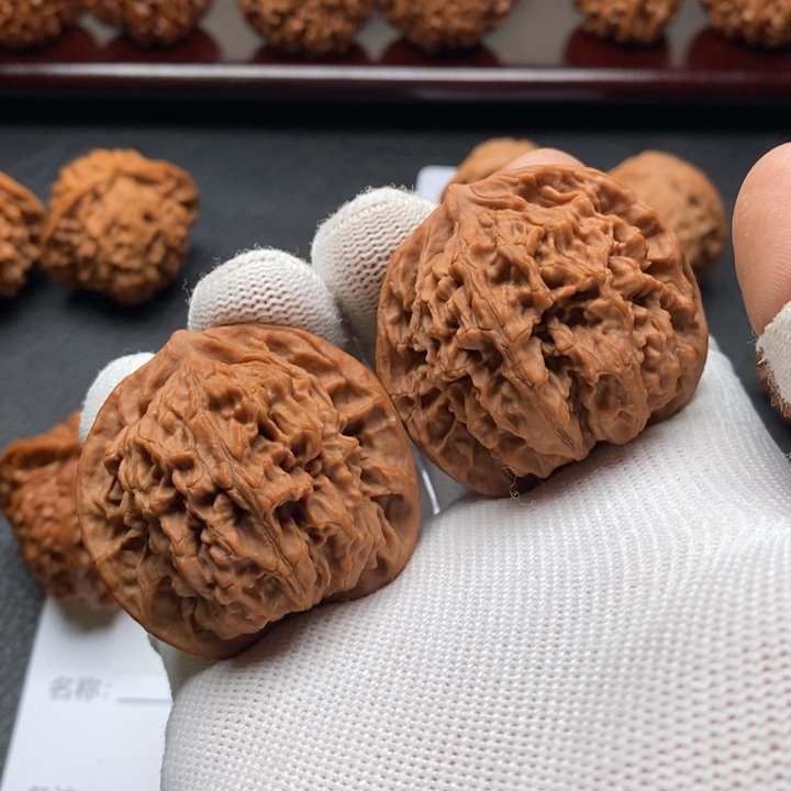 r***n文玩核桃把件蟠龙纹