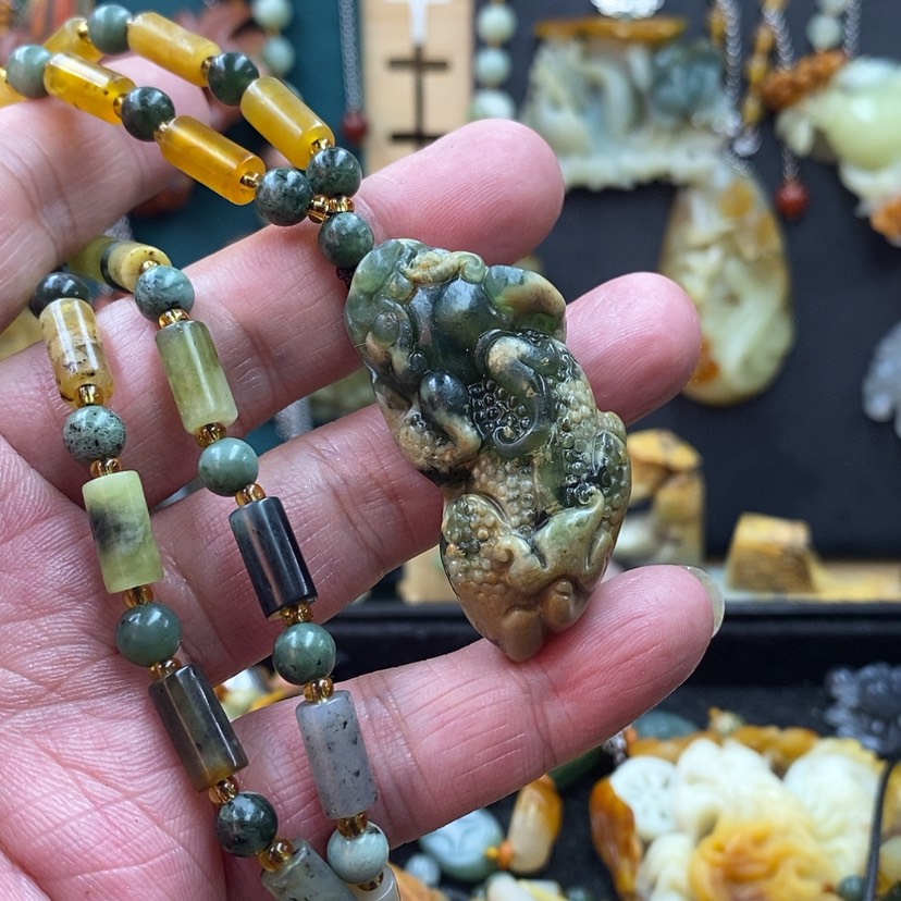 【闪购商品】蛇纹石玉吊坠未镶嵌