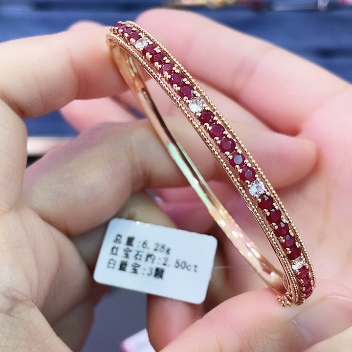 18K金镶嵌手镯红宝石2.50克拉鸽血红