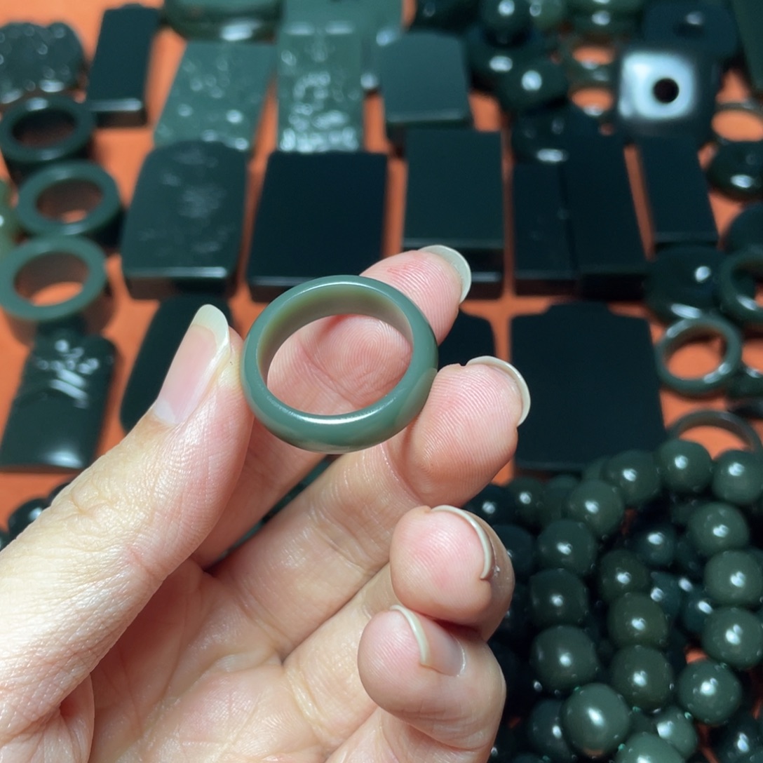 嵘***和田玉未镶嵌颈饰