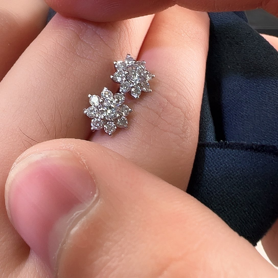 钻石耳饰18K金镶嵌大号太阳花耳钉一对