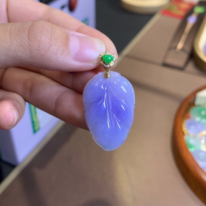 翡翠18K金镶嵌颈饰翡翠