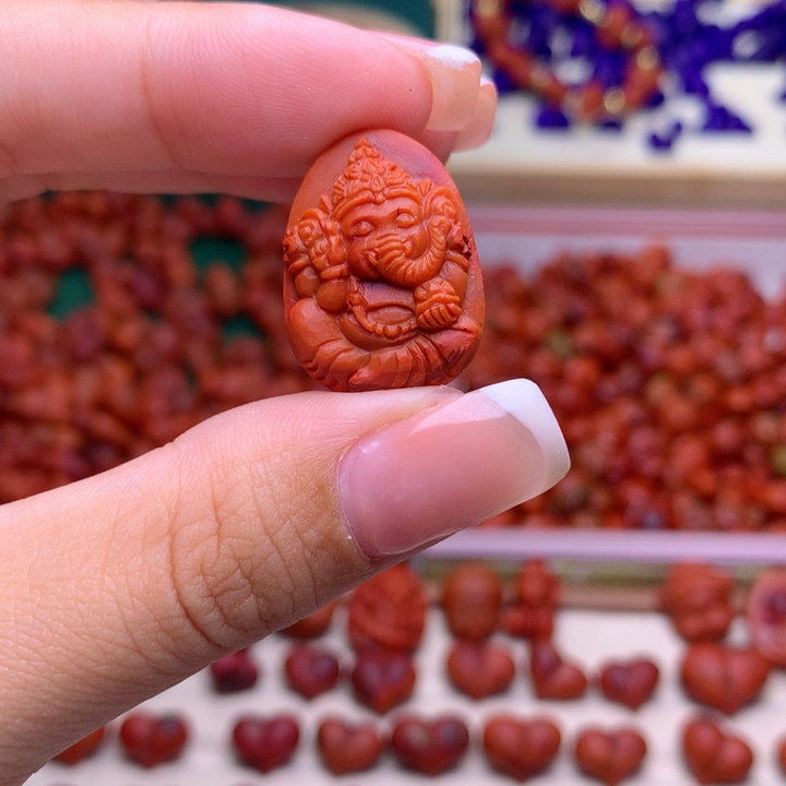 南红玛瑙未镶嵌珠宝半成品包浆象神
