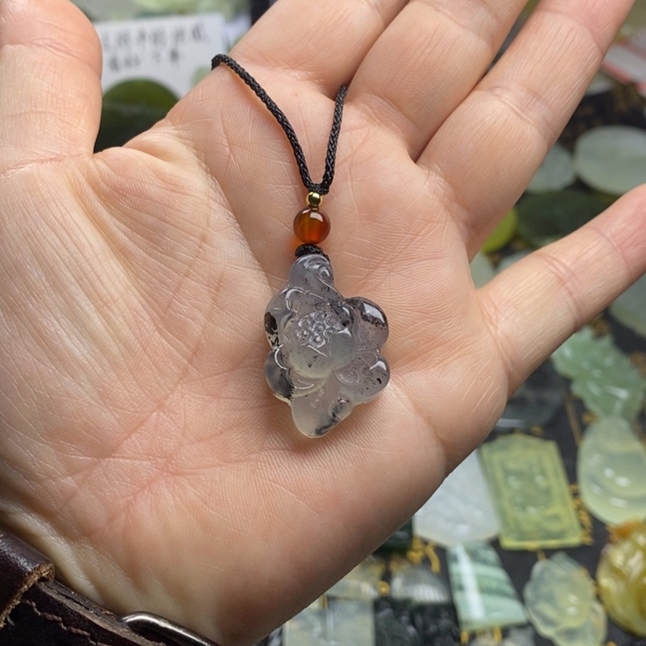 蛇纹石玉颈饰合金